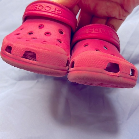 𝅺Pink Toddler Baby Crocs Size 6/7 - Picture 2 of 4